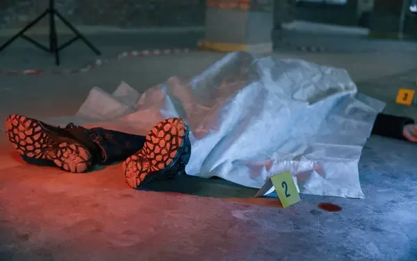 В Шымкенте пенсионера избили и сбросили с третьего этажа