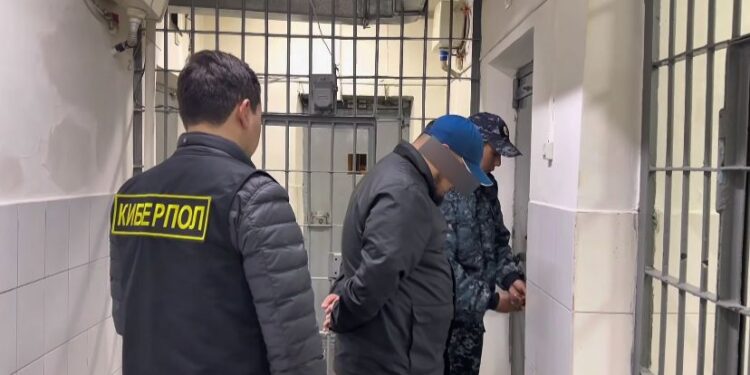 Полиция 600 млн теңгелік алаяқтық жасаған дропперлер тобын ұстады