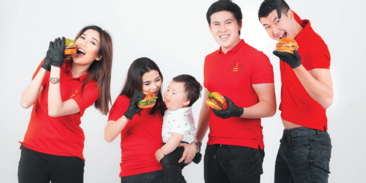 Казахстанских блогеров предупредили об ответственности за сомнительные акции