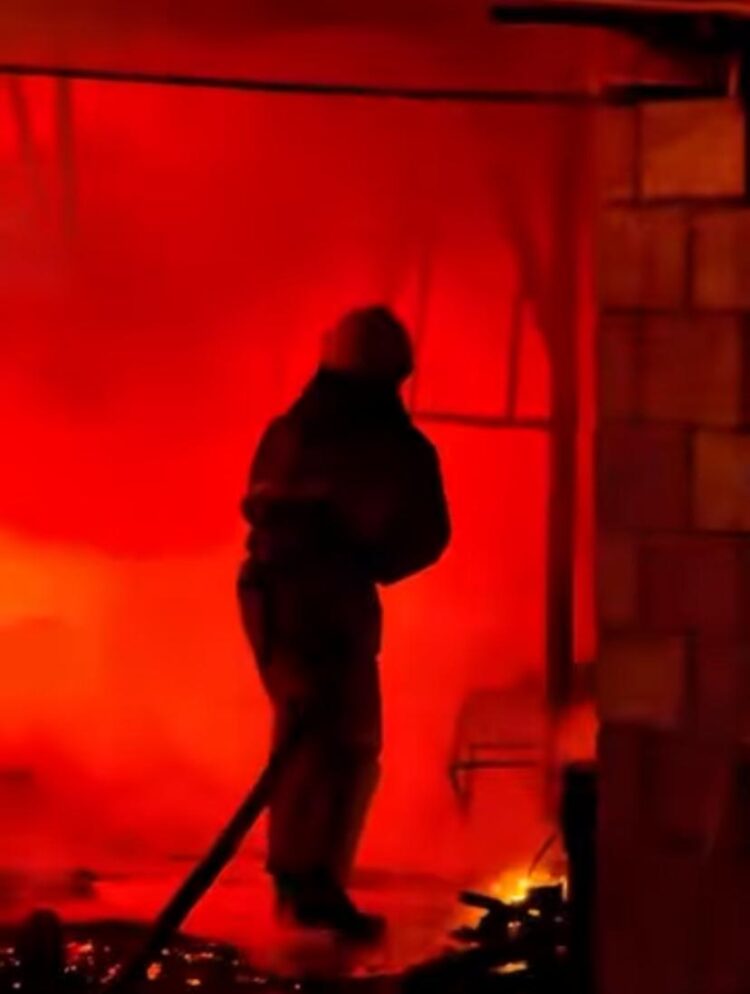 Жетісу құтқарушылары өрттен адамды аман алып шықты