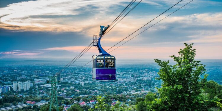 В Алматы можно бесплатно покататься на канатной дороге