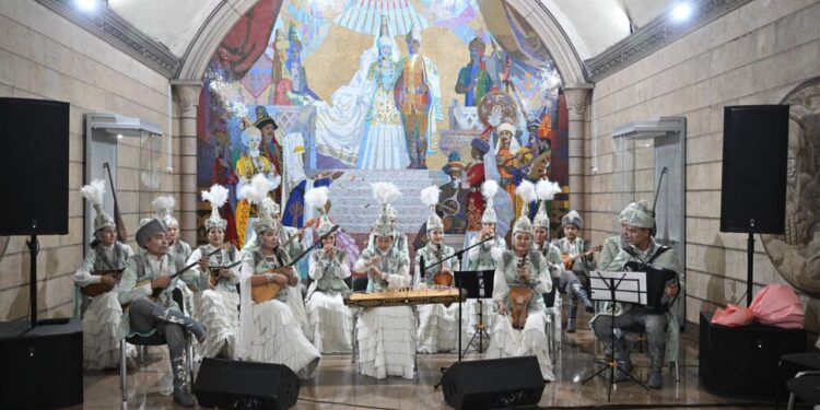 Наурызнама в метро Алматы: концерты, театр и искусство под землей