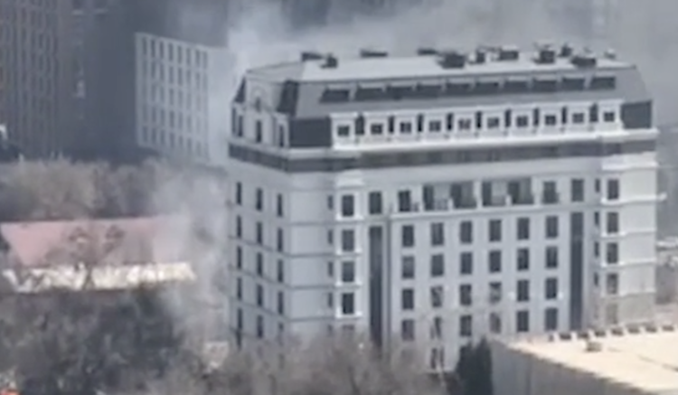 Пожар в строящейся гостинице в Алматы