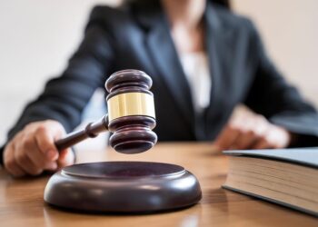 Атыраулық полицей «көмек» үшін​ 15 миллион теңге айыппұл төлейді