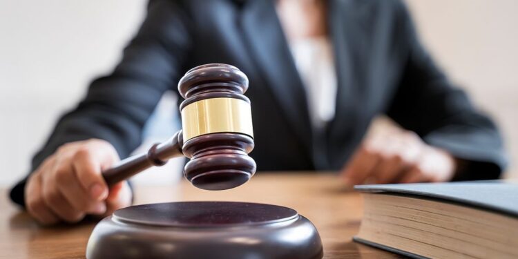 Атыраулық полицей «көмек» үшін 15 миллион теңге айыппұл төлейді