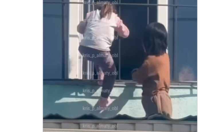 Дети без присмотра вышли на крышу детсада в Алматинской области