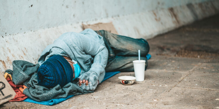 Бездомные заявили, что их вывезли из Алматы — полиция начала проверку