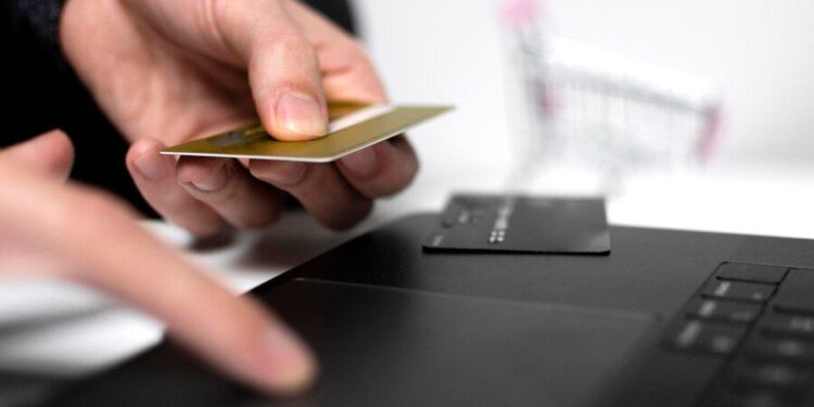 Ұлттық банк алаяқтар жалған несиелік шоттарды рәсімдейтінін ескертеді