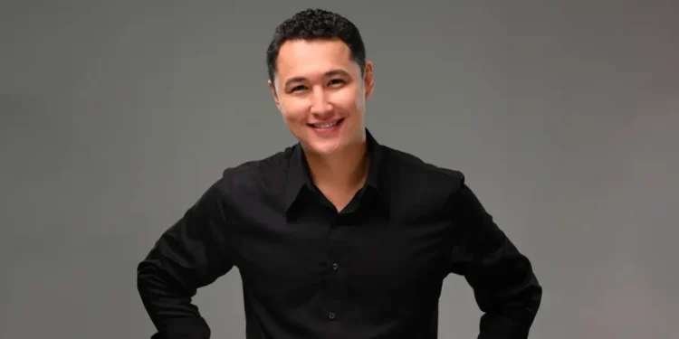 Сүйіктісін соққыға жыққан актер Шәріп Серік қара тізімге енді