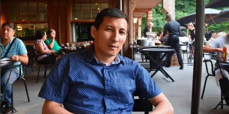 Әйелін 10 жыл бойы ұрып-соққан дипломат Сәкен Мамаш қамалды