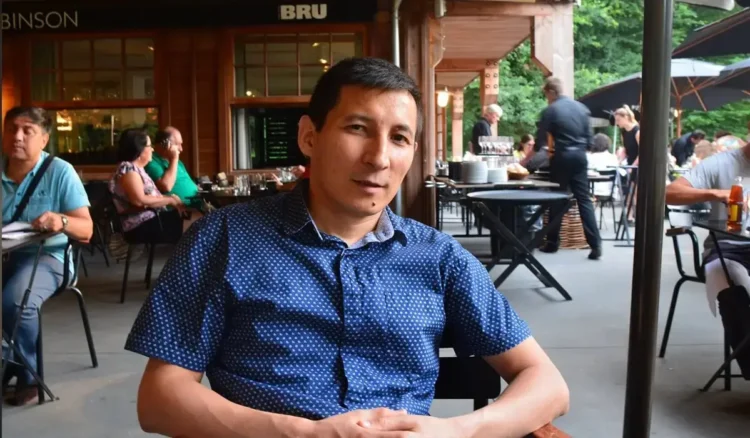 Әйелін 10 жыл бойы ұрып-соққан дипломат Сәкен Мамаш қамалды