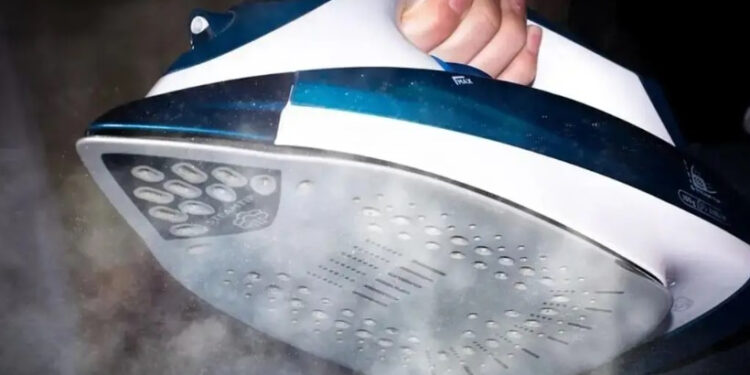 Қостанайда ашу қысқан тәрбиеші мүгедек қызға бірнеше рет ыстық үтік басып алған