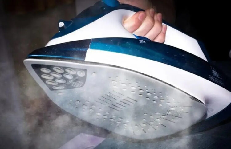 Қостанайда ашу қысқан тәрбиеші мүгедек қызға бірнеше рет ыстық үтік басып алған