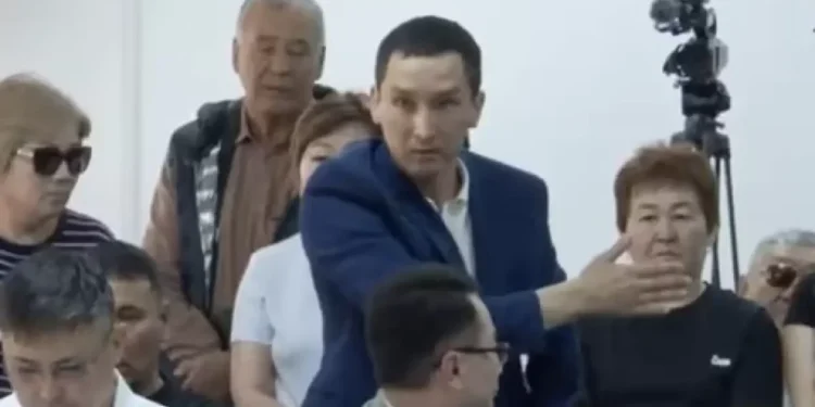 Судья предупредил отца Шерзата за вмешательство