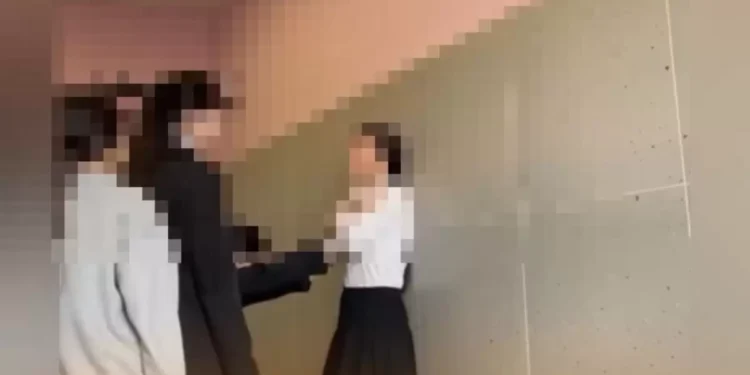 Ақтауда 7-сынып оқушысы қауіпті ойын ойнап, есінен танып құлаған