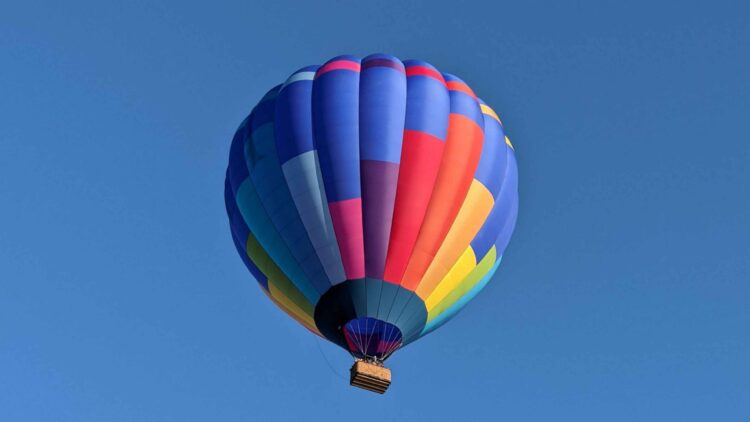 Дубай маңында әуе шары құлап, екі турист қаза тапты