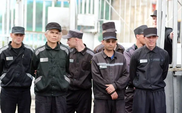 В Уральске женщина пыталась пронести в колонию запрещенную технику