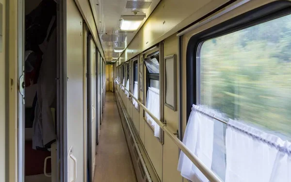 В поезде Кызылорда – Астана женщина родила и выбросила новорожденного ребенка из окна