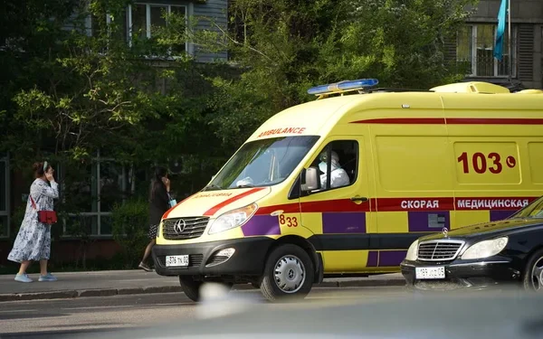 Алматинка на Camry не пропустила «скорую», спешившую в реанимацию: женщину привлекли к ответственности