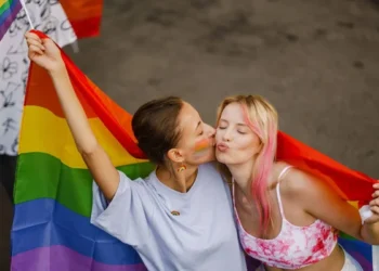 «Развращают молодежь»: в Мажилисе обсудили ЛГБТ-пропаганду