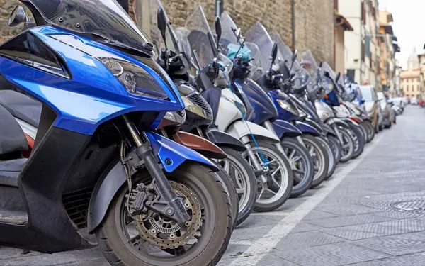 Мопедов на дорогах Алматы становится меньше: более 300 транспортных средств отправлены на штрафстоянку