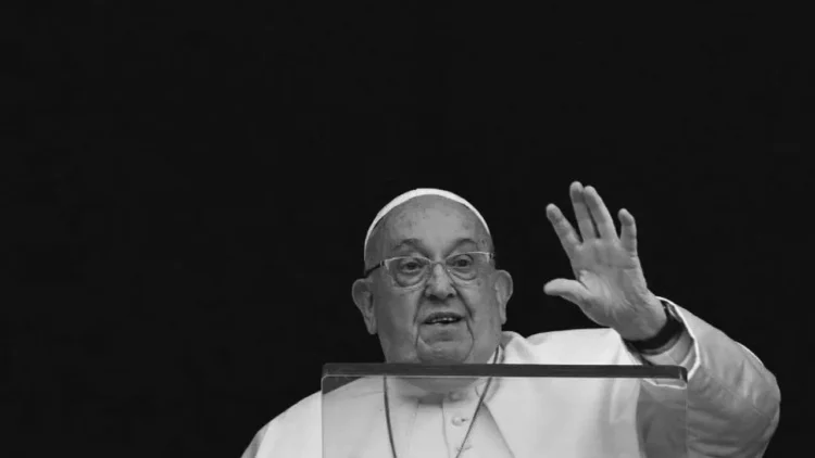 Рим Папасы көз жұмды