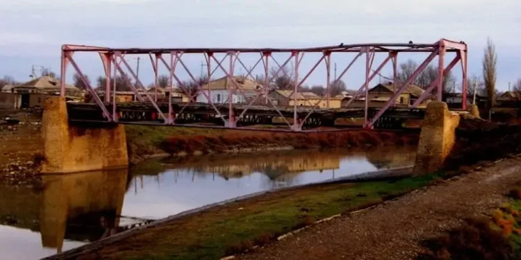 Абай облысында аспалы көпірден құлаған 3 адам көз жұмды