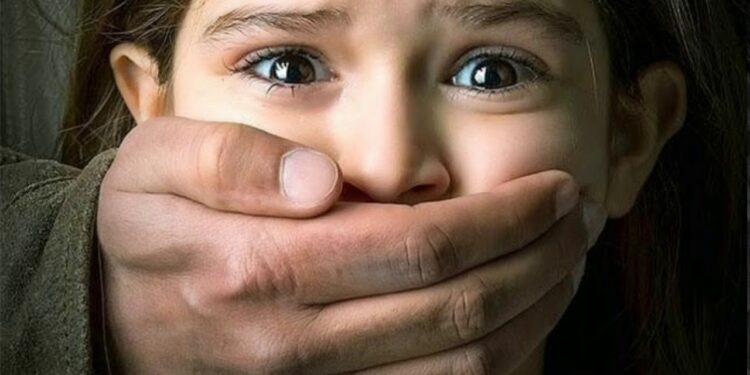 Астанада атасы жеті жасар немересіне зорлық жасады деген күдікке ілінді