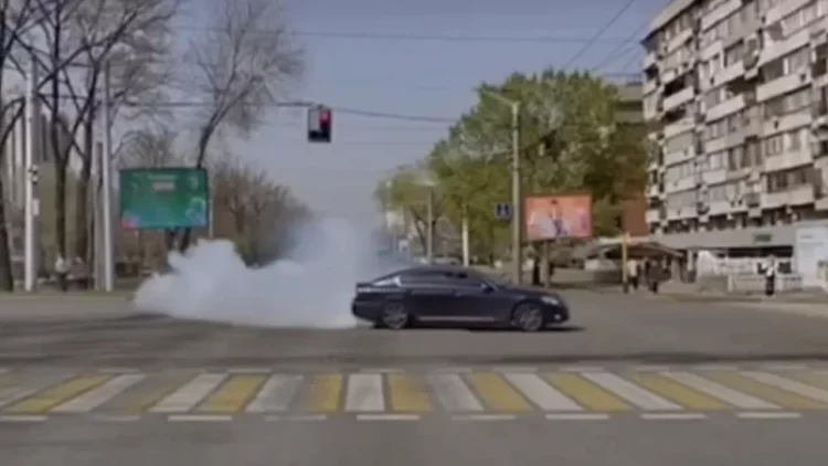 Қаланың қақ ортасында дрифт жасаған алматылық қамауға алынды