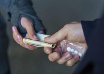 Талдыкорғанда есірткі саудасымен айналысқан жасөспірімдер ұсталды