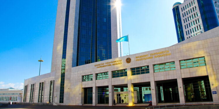 Мажилис одобрил проект нового Налогового кодекса в первом чтении