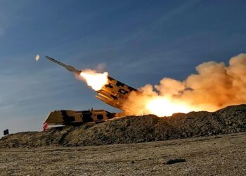 Таяу Шығыстағы дауыл: АҚШ пен Израиль Иранға соққы жасауға дайындалуда