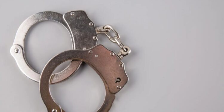 Ақтөбеде жалған емші 90 адамды алдап, 400 млн теңгеден астам несие рәсімдеген