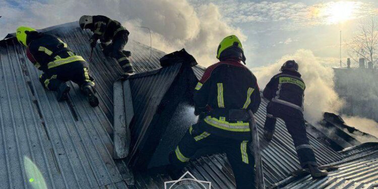 Астанада автокөлік бөлшектері сақталған ангар өртенді