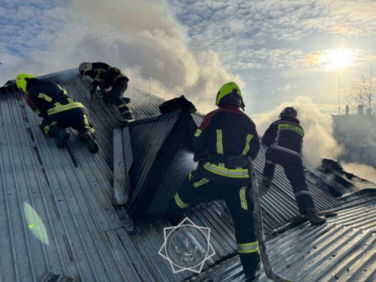 Астанада автокөлік бөлшектері сақталған ангар өртенді