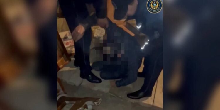 Өзіне қол жұмсамақ болған ер адамды полицейлер құтқарып қалды