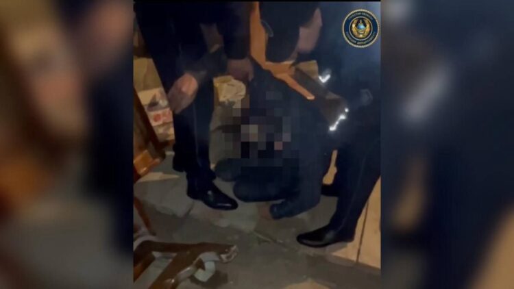 Өзіне қол жұмсамақ болған ер адамды полицейлер құтқарып қалды