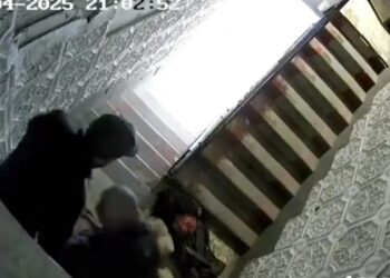 Павлодарда екі адам кісі өлтіріп, мәйітті баспалдақпен сүйреп шығарған