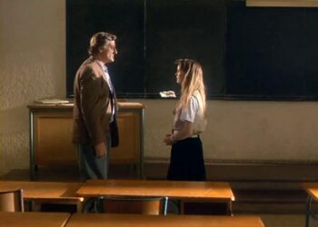 Семейде оқушыға қол тигізген мұғалім оқудан шеттетілді