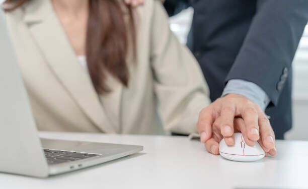 Жұмыс орнында сексуалдық қысым көрсеткендер жазаланады