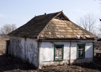 Миллиардтар жұмсалды, ал үйлер құлағалы тұр