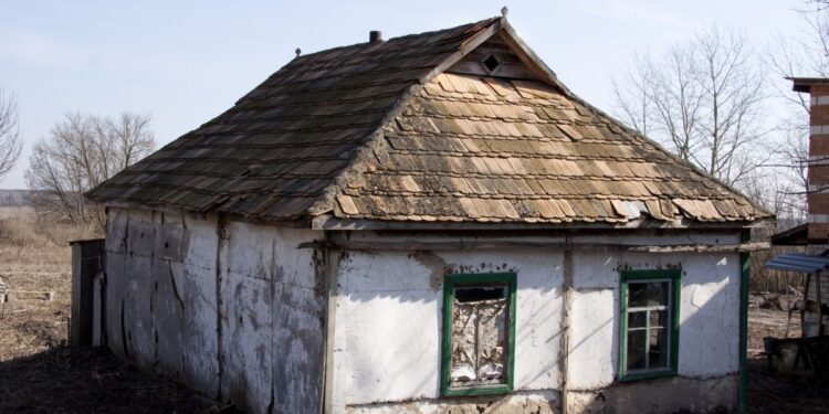 Миллиардтар жұмсалды, ал үйлер құлағалы тұр