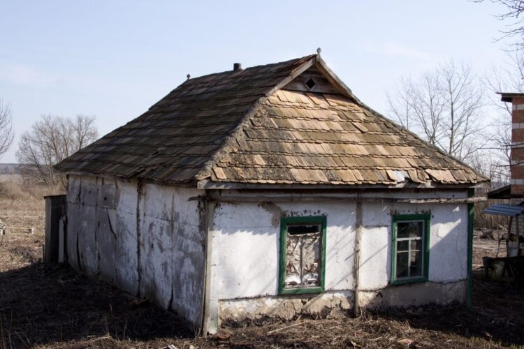 Миллиардтар жұмсалды, ал үйлер құлағалы тұр