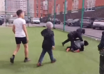 В Павлодаре группа детей избила 7-летнего мальчика