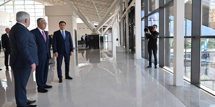 Токаеву показали новый терминал аэропорта Шымкента