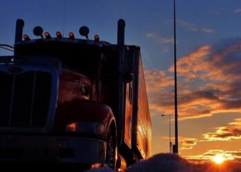 В Карагандинской области водитель фуры покончил с собой прямо в кабине