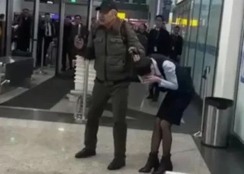 Суд по делу о захвате заложницы в аэропорту Алматы отложили из-за ошибки адвоката