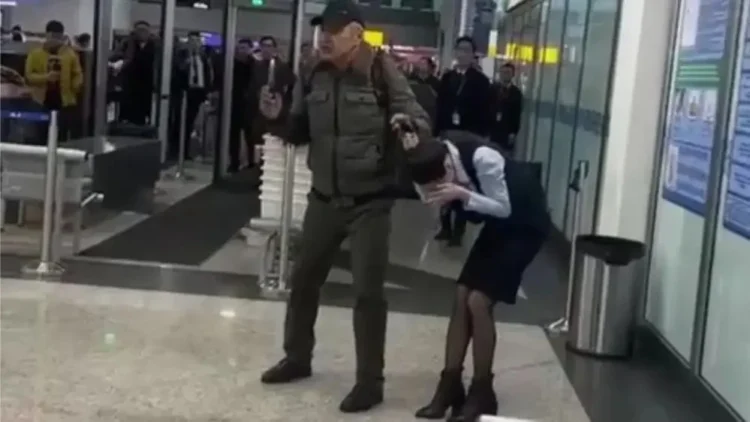 Суд по делу о захвате заложницы в аэропорту Алматы отложили из-за ошибки адвоката