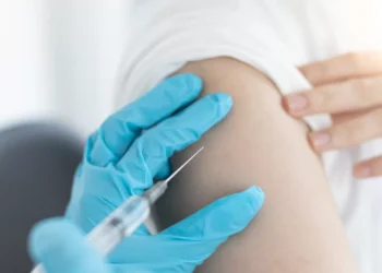 7 мың ата-ана баласына вакцина салдырудан бас тартты