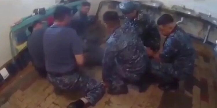 Атбасардағы азаптау ісі: ақталған 12 қызметкерге қатысты үкім жойылды